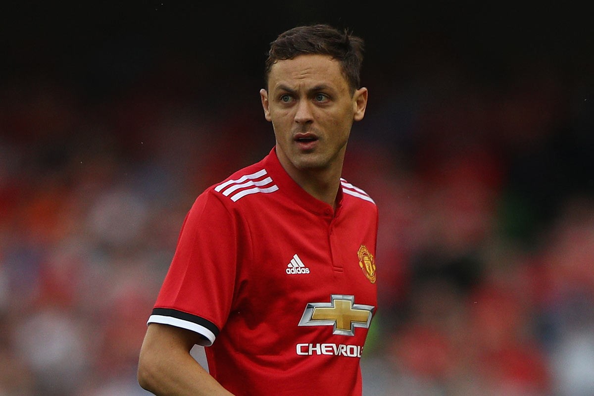 场地两侧 场地两侧